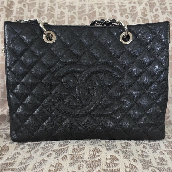 CHANEL Handbags - Chanel Black Quilted Shoulder Bag
